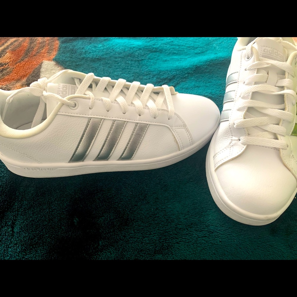 Womens gently used adidas sneakers